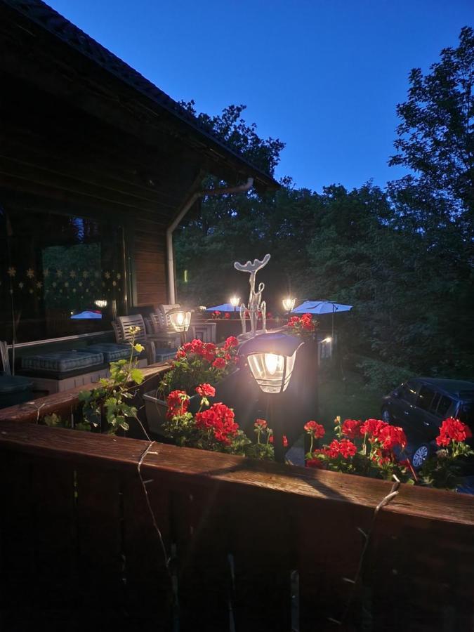 Le Chalet Du Cerf - Chambre D'Hote Somme-Leuze Esterno foto
