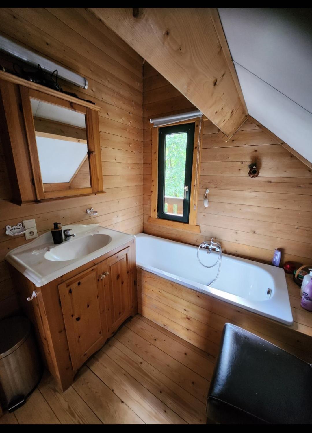 Le Chalet Du Cerf - Chambre D'Hote Somme-Leuze Esterno foto